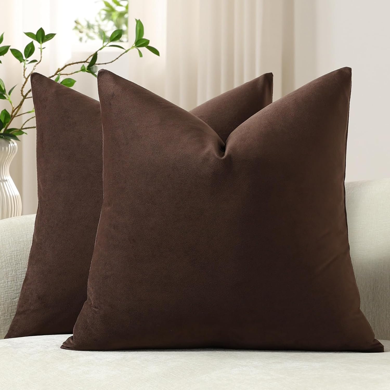 Throw Pillow Covers 18×18 Chocolate Brown: Pack of 2 Cozy Soft Velvet Square Modern Luxury Decorative Throw Pillow Cases for Sofa Couch Living Room Bed Home Decor