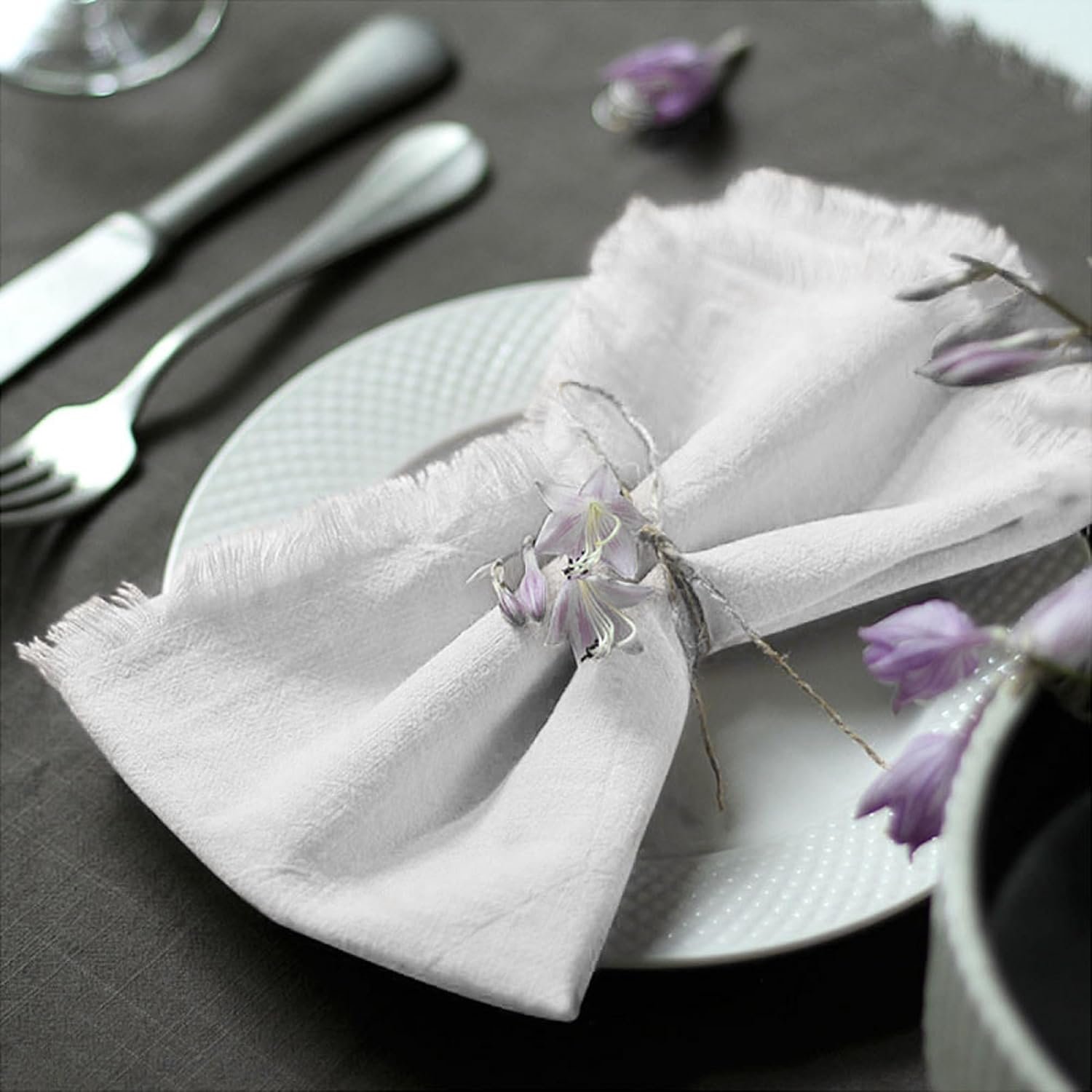 Handmade Cloth Napkins 100% Cotton Napkins with Fringe，Delicate Handmade Cloth Napkins for Dinners, Parties, Weddings and More，18 x 18 Inch Set of 4 – White