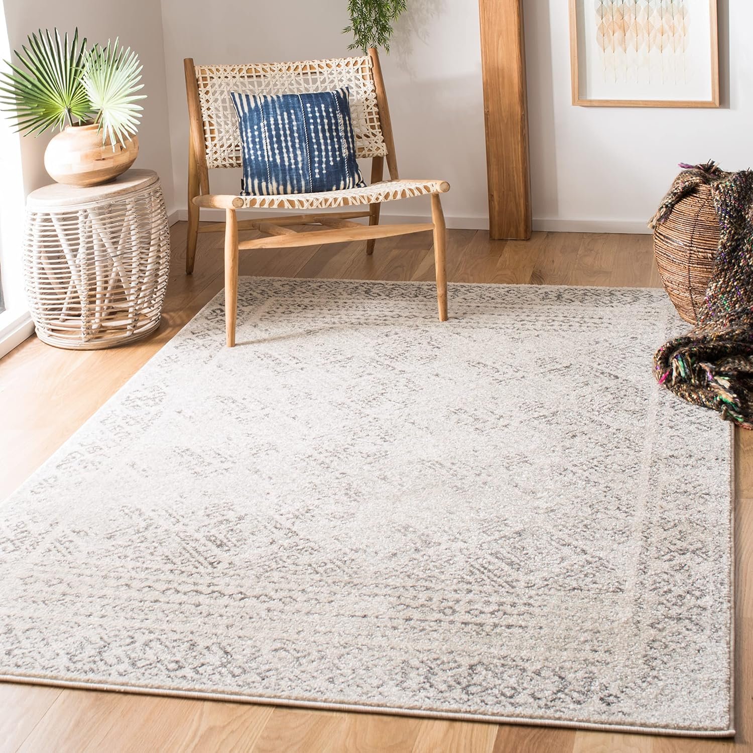 SAFAVIEH Tulum Collection Area Rug – 5’3″ x 7’6″, Ivory & Grey, Moroccan Boho Distressed Design, Non-Shedding & Easy to Clean, Ideal for Living Room, Bedroom, Dining Space (TUL264A)
