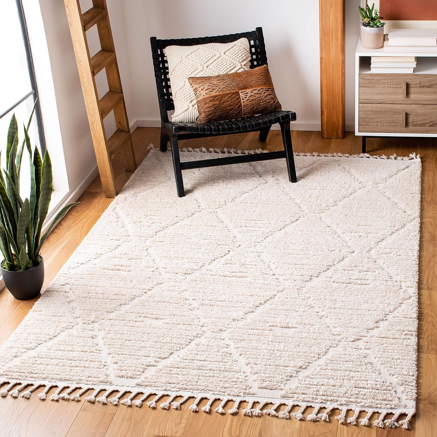 SAFAVIEH Marrakesh Collection Area Rug – 5’3″ x 7’6″, Beige, Moroccan Trellis Design with Tassel Detail, Non-Shedding & Easy to Clean, Ideal for Living Room, Bedroom, Dining Space (MRK517C)